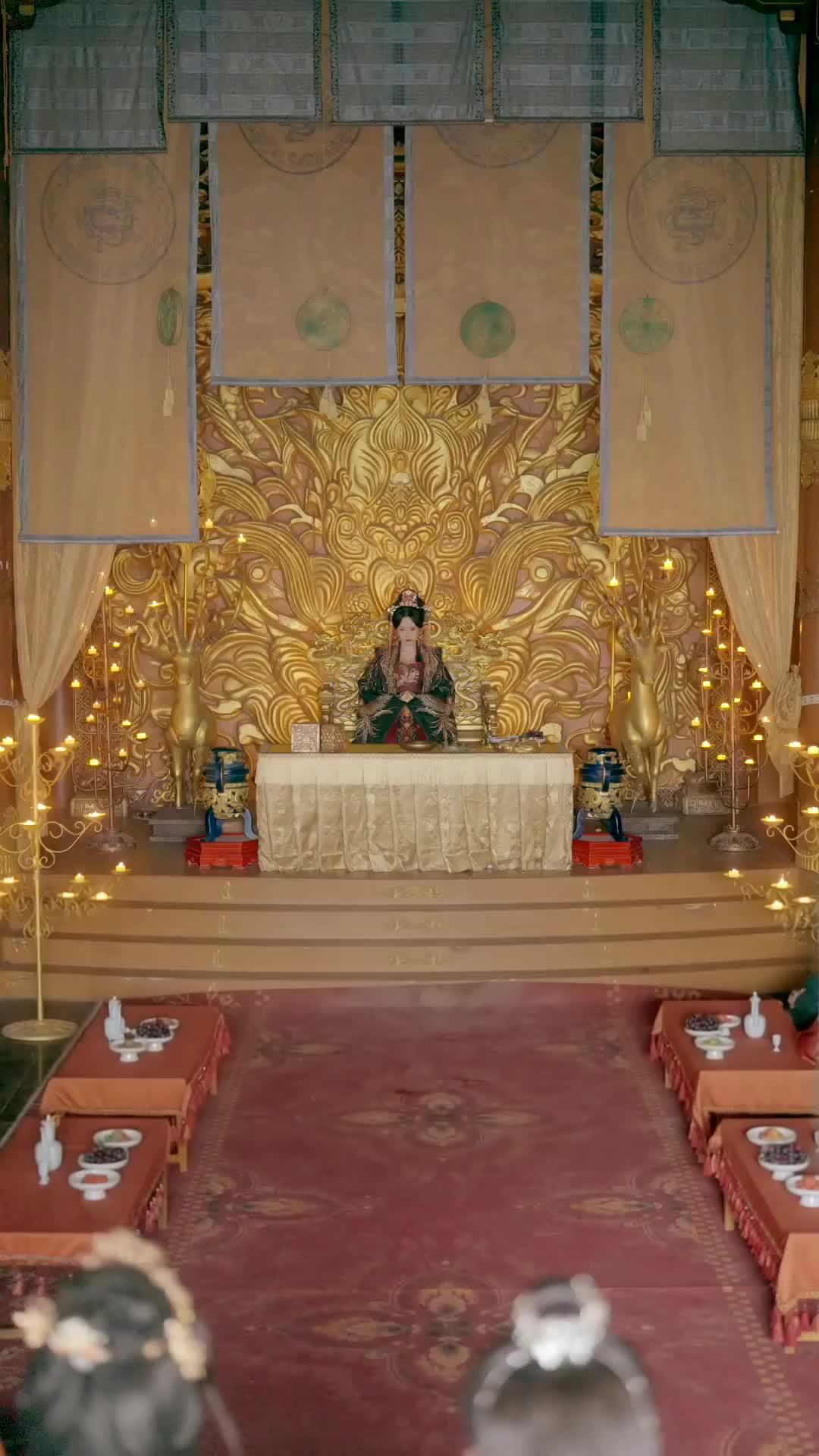Hari Penobatan Sang Ratu